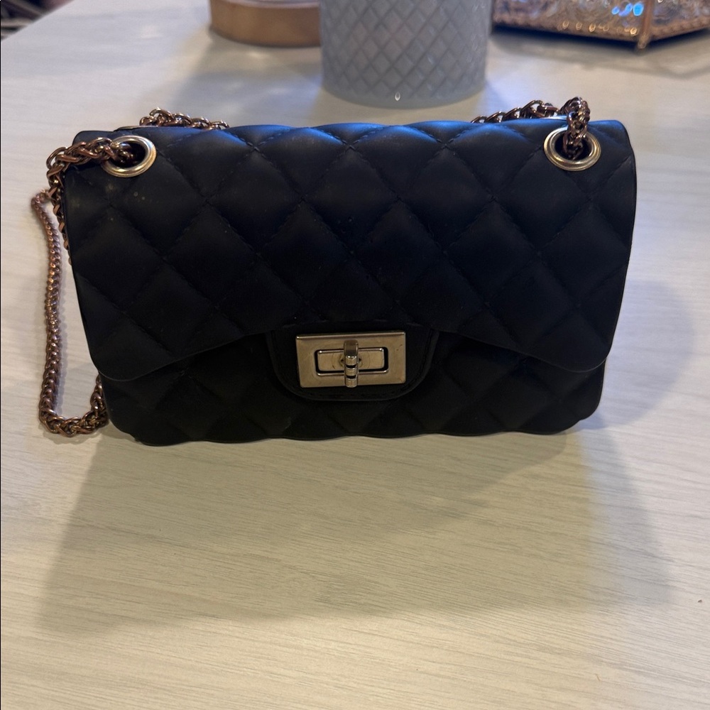 Elegant Black Quilted Chain Bag